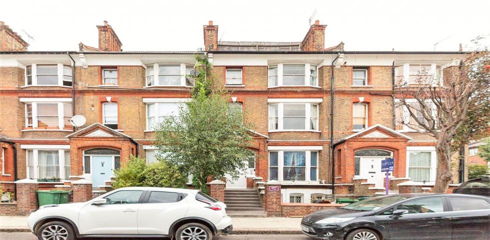 			3 Bedroom, 2 bath, 1 reception Flat			 Birchington Road, KILBURN